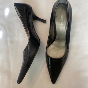 POINTED TOE BLACK HEELS